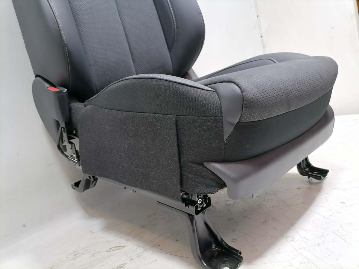 Mitsubishi Eclipse Cross GL3W original Sitz vorn links Fahrersitz Teilleder elektrisch Bj.2023